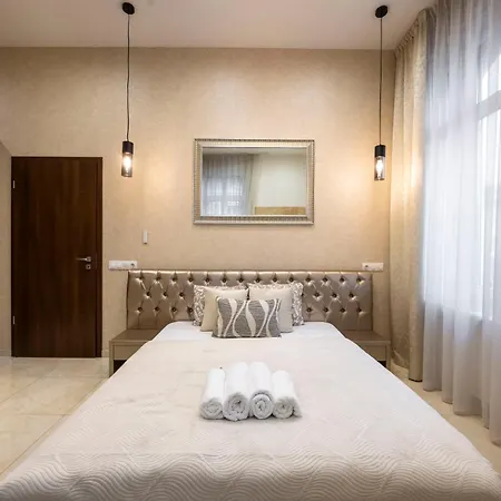 Luxe N' Charm Central Grand Suite By Prestige Homes Budapest Exterior photo