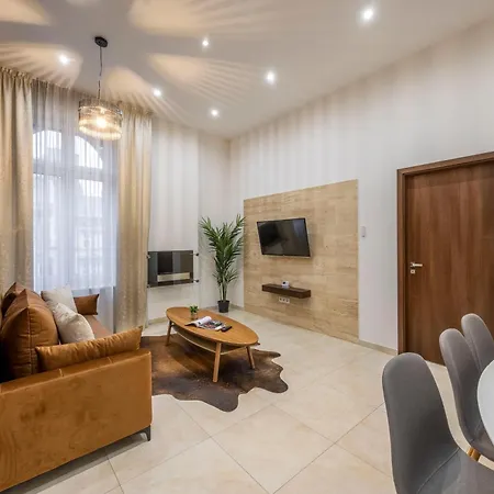 Luxe N' Charm Central Grand Suite By Prestige Homes Budapest Exterior photo