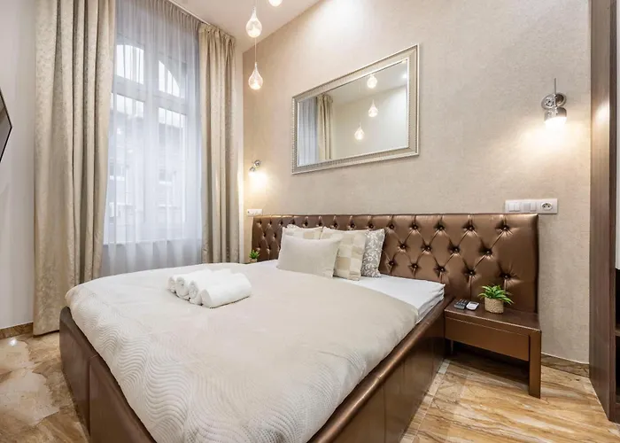 Luxe N\' Charm Central Grand Suite By Prestige Homes