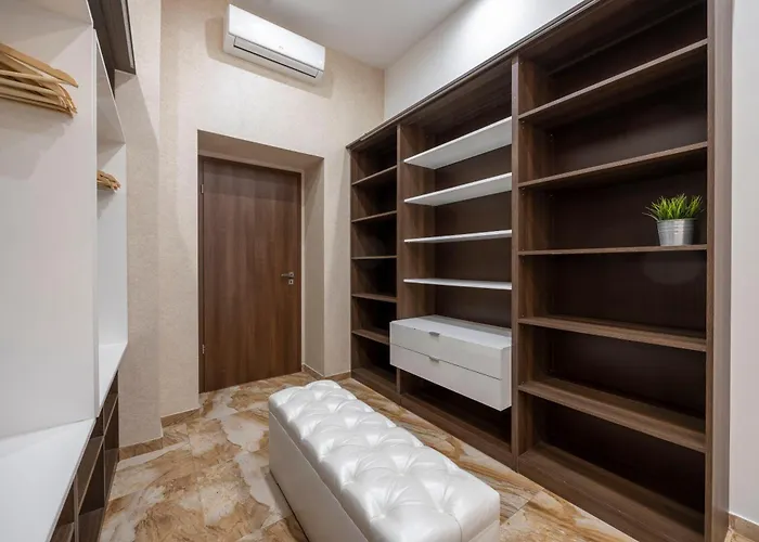 Luxe N\' Charm Central Grand Suite By Prestige Homes