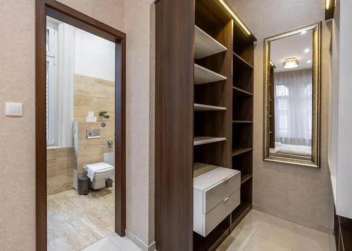 Luxe N\' Charm Central Grand Suite By Prestige Homes