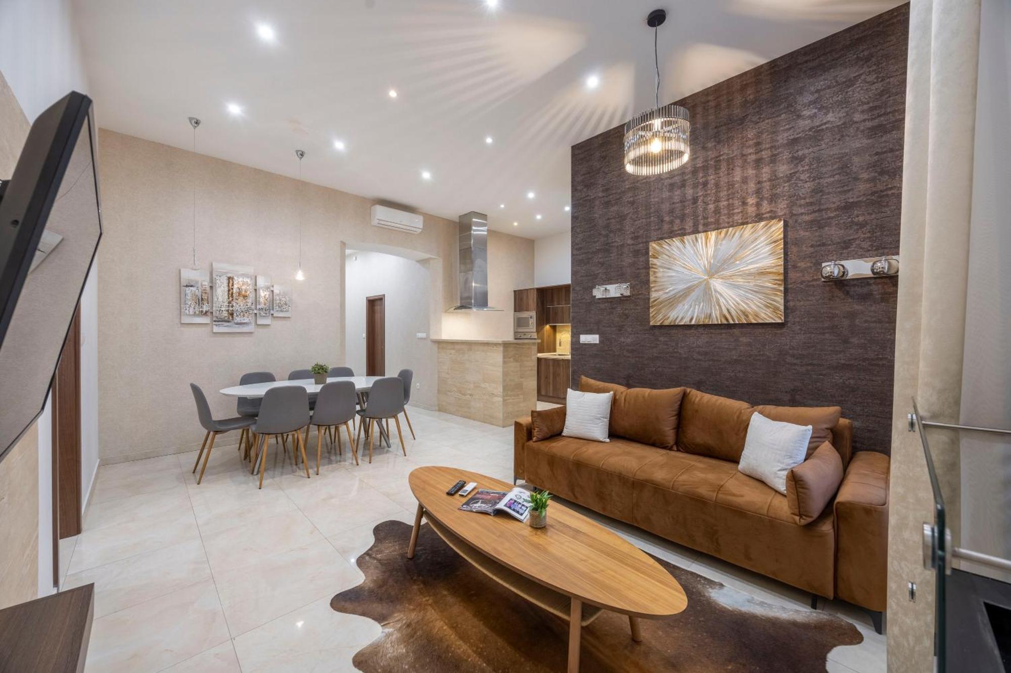 Luxe N' Charm Grand By Prestige Homes דירה *
